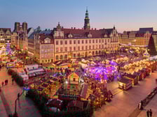 <p>Wystawcy będą się zmieniać co środę, dlatego swoje produkty zaprezentuje 100 pracowni</p>