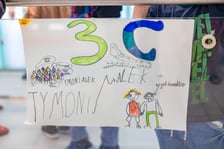 Finał charytatywnej sztafety na basenie SP 84, 28 listopada 2025