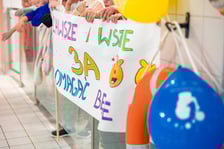 Finał charytatywnej sztafety na basenie SP 84, 28 listopada 2025