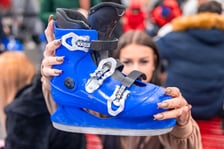 Andrzejki na lodowisku przy ul. Spiskiej we Wrocławiu