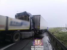 Zderzenie czterech samochodów ciężarowych na A8 - Autostradowej Obwodnicy Wrocławia