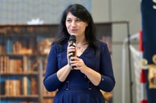 <p>Hubert Hurkacz odwiedził dawną szkołę na Januszowickiej we Wrocławiu i spotkał się z uczaniami</p>