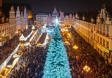 <p>Wrocławski Rynek z lotu ptaka - rozświetlenie choinki 2025</p>