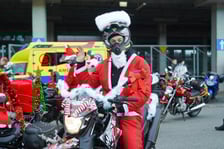 Początek parady Moto Mikołajów we Wrocławiu, 7 grudnia 2025