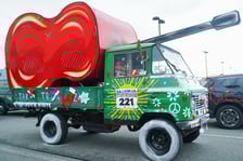 Początek parady Moto Mikołajów we Wrocławiu, 7 grudnia 2025