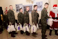 Spotkanie w ramach akcji MOPS "Paczki Dobrych Relacji" w domu parafialnym na Karłowicach