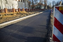 Prace przy przebudowie ulicy Koszarowej. Zdjęcie z poniedziałku 8 grudnia