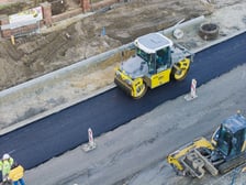 Prace przy przebudowie ulicy Koszarowej. Zdjęcie z poniedziałku 8 grudnia