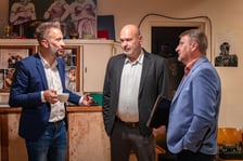 <p>Dawid Barabasz z Wydziału Transportu, Andrzej Brzoza z Wydziału Inzynierii Miejskiej i Sławomir Gonciarz z Departamentu Infrastruktury i Transportu podczas spotkania z mieszkańcami w Centrum Aktywności Lokalnej na Swojczycach</p>