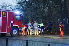 <p>Samoch&oacute;d w Fosie Miejskiej na Podwalu na wysokości numeru 53 - 13 grudnia</p>