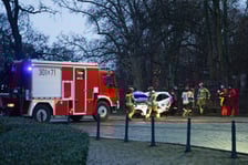 <p>Samoch&oacute;d w Fosie Miejskiej na Podwalu na wysokości numeru 53 - 13 grudnia</p>