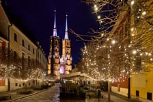 <p>Ostr&oacute;w Tumski wygląda przed świętami jak baśniowa kraina</p>