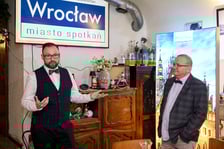 <p>Warsztaty kulinarne w Restauracji Wrocławskiej &ndash; dr Grzegorz Sobel (z prawej) i dr Tomasz Sielicki (z lewej) opowiadają o wrocławskiej kuchni&nbsp;</p>