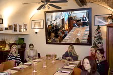 <p>Warsztaty kulinarne w Restauracji Wrocławskiej &ndash; dr Grzegorz Sobel (z prawej) i dr Tomasz Sielicki (z lewej) opowiadają o wrocławskiej kuchni&nbsp;</p>