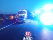 Karambol na A4! Ciężarówka w stoi w poprzek autostrady.