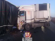 Karambol na A4! Ciężarówka w stoi w poprzek autostrady.