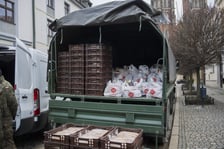 Świąteczne paczki z żywnością dla najuboższych mieszkańców Wrocławia - 24.12.2025