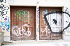 <p>Na zdjęciu obecny stan budynku przy ul. Hallera 15, w kt&oacute;rym mieściło się niegdyś Kino &bdquo;Lw&oacute;w&rdquo;</p>