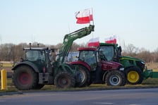 Protest rolników przy rondzie Ochotniczych Straży Pożarnych na Wschodniej Obwodnicy Wrocławia na wysokości miejscowości Kiełczówek w pobliżu wrocławskiego Wojnowa