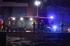 Akcja Służb ratowniczych po wpadnięciu auta do Odry przy Kępie Mieszczańskiej