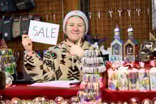 <p>Jarmark Bożonarodzeniowy 2025 we Wrocławiu. Na zdjęciach odwiedzający i sprzedawcy na jarmarku we Wrocławiu</p>