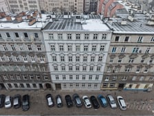 <p>Kamienica nr 21 przy ulicy Więckowskiego na Przedmieściu Oławskim już po remoncie i termomodernizacji</p>