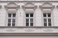 <p>Kamienica nr 21 przy ulicy Więckowskiego na Przedmieściu Oławskim już po remoncie i termomodernizacji</p>