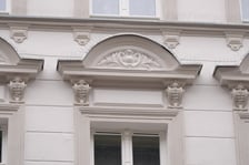 <p>Kamienica nr 21 przy ulicy Więckowskiego na Przedmieściu Oławskim już po remoncie i termomodernizacji</p>