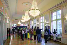 <p>Nejwiększe wrażenie na zwiedzających zapewne robi foyer o powierzchni 240 mkw</p>