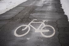 Ścieżka rowerowa na Alei Piastów na Oporowie