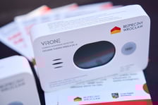 <p class="MsoNormal"><span style="font-size: 14.0pt; line-height: 107%; font-family: 'Times New Roman',serif;">Rozdawanie czujek w piątek 16 stycznia na wrocławskim Rynku. Od poniedziałku 19 stycznia, od godz. 9.00 będą one dostępne w dw&oacute;ch innych miejscach</span></p>