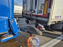 Aż trzy ciężarówki blokują autostradę, 16 stycznia 2026 r.