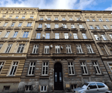 Kamienica przy ul. Komuny Paryskiej 74a przed remontem