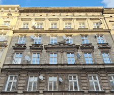 Kamienica przy ul. Komuny Paryskiej 74a przed remontem