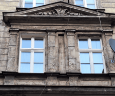 Kamienica przy ul. Komuny Paryskiej 74a przed remontem