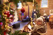 <p>Wsp&oacute;lne kolędowanie w dawnym kości&oacute;lku św. Jana Nepomucena, stojącym w Parku Szczytnickim. Wrocław, 24.01.2026</p>