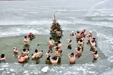 <p>Wrocławskie Morsy grają z WOŚP. Kąpielisko Morskie Oko, 25.01.2026</p>