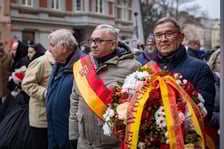 <p>163. rocznica wybuchu powstania styczniowego, obchody pod gmachem UWr</p>