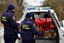 <p>Niekt&oacute;re z os&oacute;b żyjących na ulicy moga w mrozy być w złym stanie - w&oacute;wczas dzwońmy na 112</p>