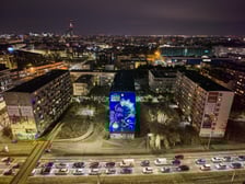 Mural z Marią Skłodowską-Curie na bloku we Wrocławiu, luty 2026