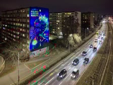 Mural z Marią Skłodowską-Curie na bloku we Wrocławiu, luty 2026
