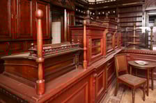 <p>Przyszły właściciel apteki będzie musiał się zastanowić, co zrobić z wnętrzem</p>