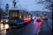 Złamany pantograf przy Pułaskiego - trwa naprawa