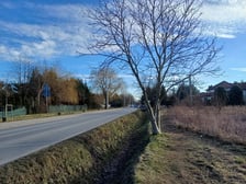 Odcinek brakującego chodnika przy ul. Kurpiów na Ołtaszynie