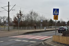 Na przejściu dla pieszych na ul. Toruńskiej w pobliżu XIV LO zostanie zamontowana sygnalizacja świetlna.