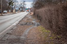 Ulica Awicenny, odcinek od torów kolejowych do Stanisławowskiej. Tu drogę rowerową wybuduje deweloper