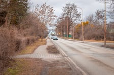 Ulica Awicenny, odcinek od torów kolejowych do Stanisławowskiej. Tu drogę rowerową wybuduje deweloper