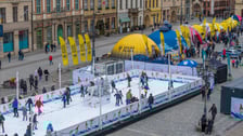Widok z lotu ptaka na lodowisko w Rynku w weekend 14-15 lutego 2026 r..