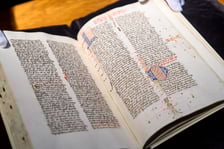 Prezentacja odzyskanego rękopisu dzieł św. Augustyna w Bibliotece Uniwersyteckiej