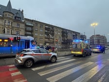 Miejscu wypadku na ul. Kazimierza Wielkiego, gdzie tramwaj potrącił rowerzystę. 17 lutego 2026 r.